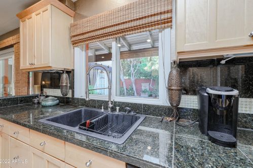 1029 Cactus Wren Dr, Phoenix AZ 85051-8187 exterior