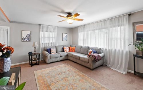27 Andy Snyder Rd, West Deptford, NJ 08096-2855