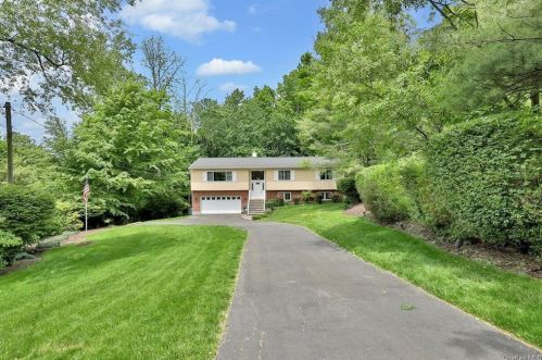 7 Ilana Ln, Thornwood, NY 10594-2001