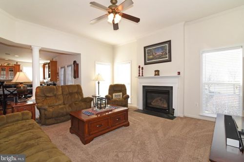 213 Alpine Dr, Leesburg VA 20175-6132 exterior