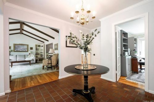 31 Black Birch Ln, Scarsdale, NY 10583-7454