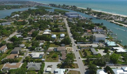 312 Bayshore Rd, Nokomis, FL 34275-1908
