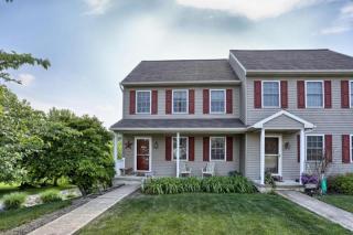 489 9th St, Akron, PA 17501-1458