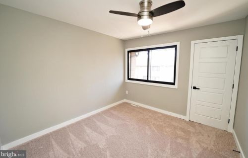 164 Canterbury Ct, East Windsor NJ 08520-5509 exterior