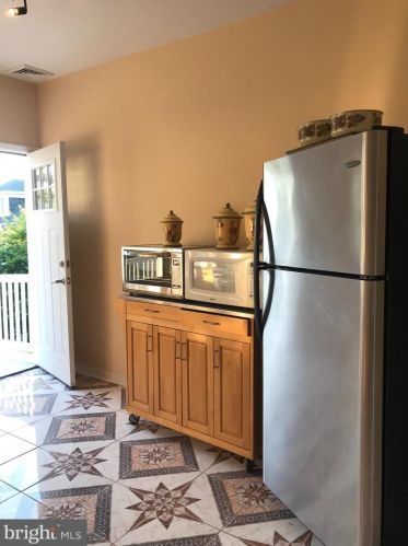 22 Baton Rouge Ave, Atlantic City, NJ 08406-2407