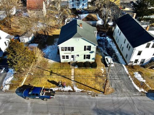 17 Cleveland St, Putnam, CT 06260-1215