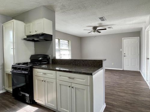 7211 Meadowlark Ln, Texas City, TX 77591-3607