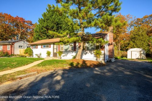 13 Jeffery Ln, Bricktown, NJ 08724-7142