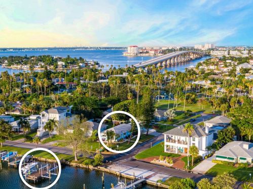 3201 Maritana Dr, Saint Petersburg FL  33706-4042 exterior