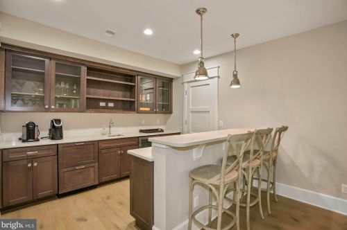 1044 Manning St, Great Falls VA  22066-1922 exterior