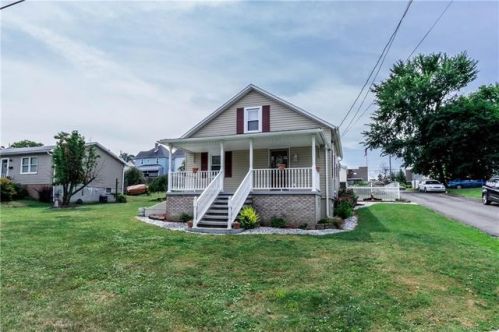 417 Gibson Ave, South Connellsville, PA 15425-2718