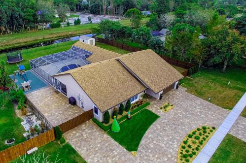 284 Old Country Rd, West Palm Beach, FL 33414-4809