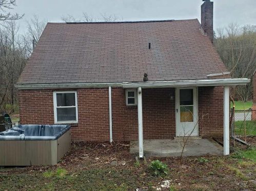 433 Agnew Rd, Jeannette, PA 15644-2553