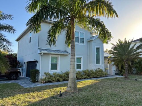 2094 Hyde Pkwy, Melbourne, FL 32901-5341