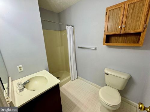 861 Northfield Ct, Harrisonburg VA  22802-4828 exterior
