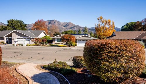 7372 Oakmont Dr, Santa Rosa, CA 95409-6345