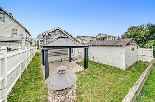 12 Sperry St, Milford CT  06460-7938 exterior