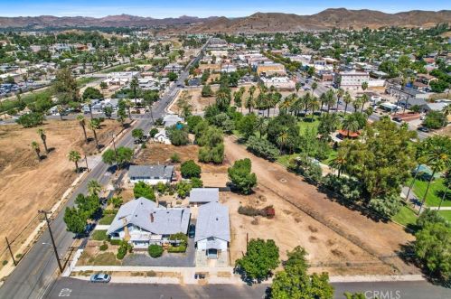 228 Spring St, Lake Elsinore CA  92530-4103 exterior