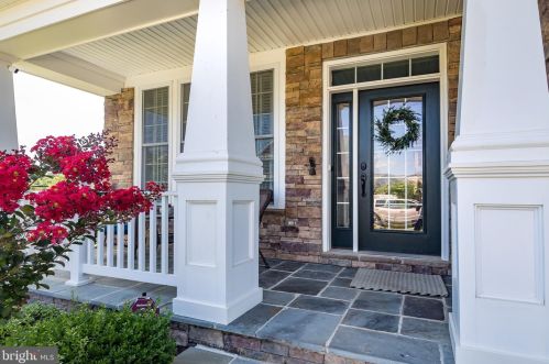 15909 Paynes Farm Dr, Haymarket VA  20169-8123 exterior