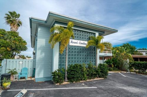 11045 3rd St, Saint Petersburg, FL 33706-4665
