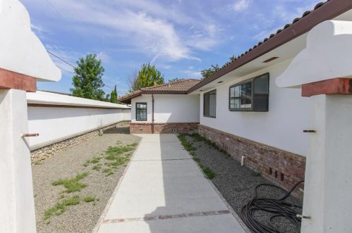 920 Riverside Rd, Hollister, CA 95023-9611