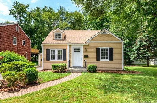 22 Camore St, Stamford, CT 06905-3505