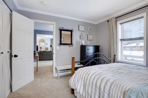 6425 Washburn Ave, Minneapolis MN 55423-1032 exterior