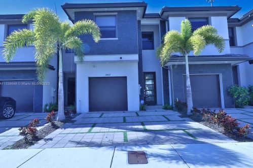 15832 91st Ct, Hialeah FL  33018-1951 exterior