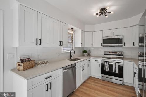 6027 Meade Ct, Harrisburg PA  17112-8546 exterior