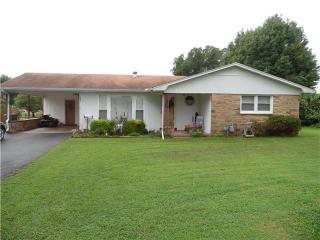 701 9th St, Lawrenceburg, TN 38464-2732
