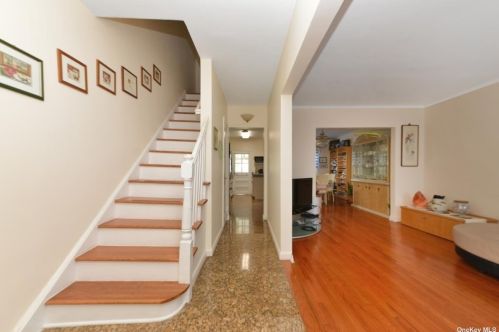 80-44 249th St, Jamaica, NY 11426-1848