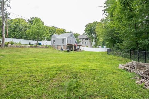 135 High St, East Hampton, CT 06424-1573