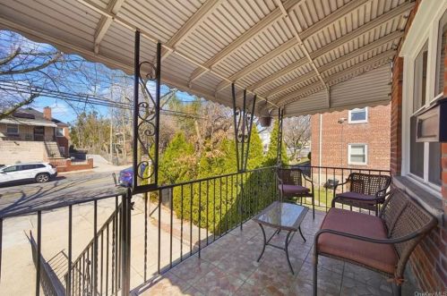 2572 Kingsland Ave, Bronx, NY 10469-6108