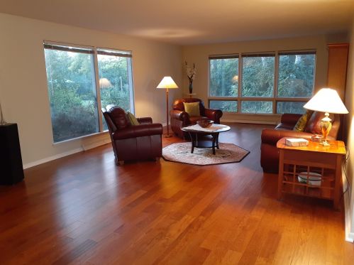 214 Spooner Rd, Milwaukee WI  53217-2744 exterior
