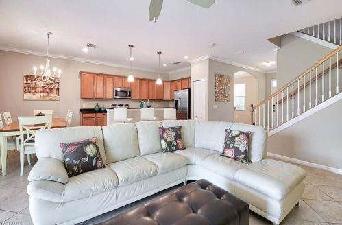 14614 Fern Lake Ct, Naples, FL 34114-8670