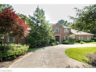 2811 Walnut Ridge Rd, Akron, OH 44333-2262
