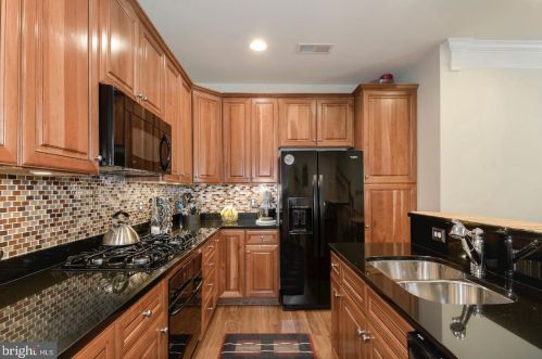 14800 Potomac Branch Dr, Woodbridge VA  22191-4056 exterior