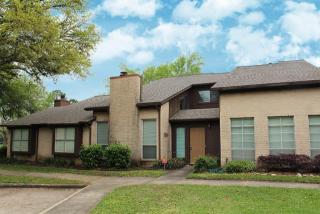 2115 Broadlawn Dr, Houston TX  77058-2240 exterior