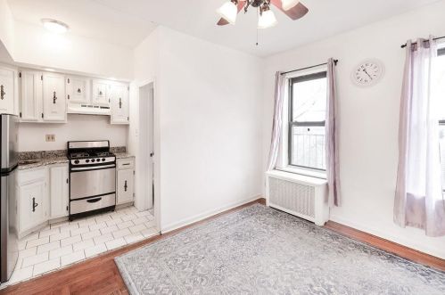 41 Kelly Pkwy, Bayonne, NJ 07002-3426