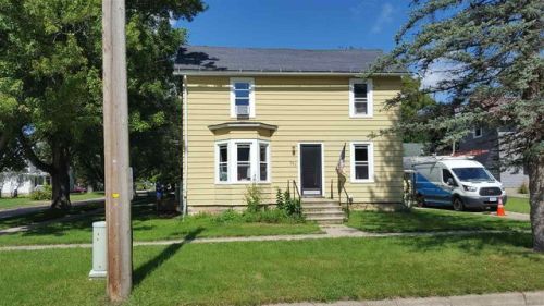301 Chestnut St, Elkader, IA 52043-9039
