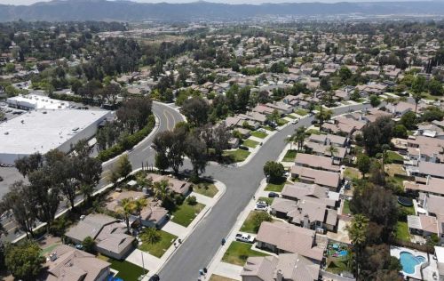 42137 Teatree Ct, Temecula CA  92591-3825 exterior