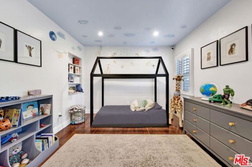 12202 Hartsook St, North Hollywood CA  91601-3961 exterior