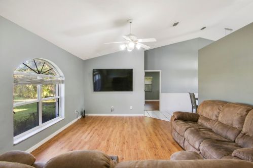 310 Rosewood Dr, Fort Pierce FL  34947-3424 exterior