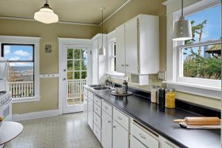 1327 13 Ave, Seattle WA  98146-3030 exterior
