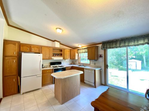 305 Sargent Rd, Le Roy, MN 55951-1288