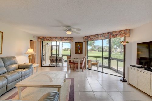 7302 Clunie Pl, Delray Beach, FL 14201-3273