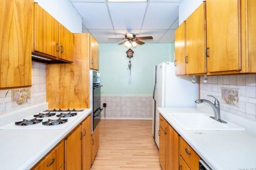 22 Halcyon Ter, New Rochelle, NY 10801-2719