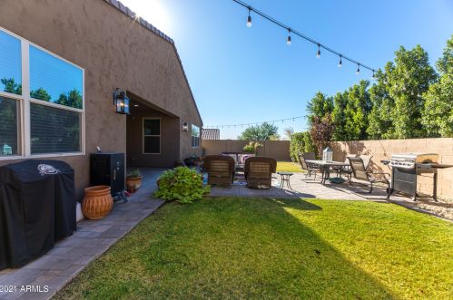 2922 Amber Sun Dr, Phoenix AZ 85085 exterior