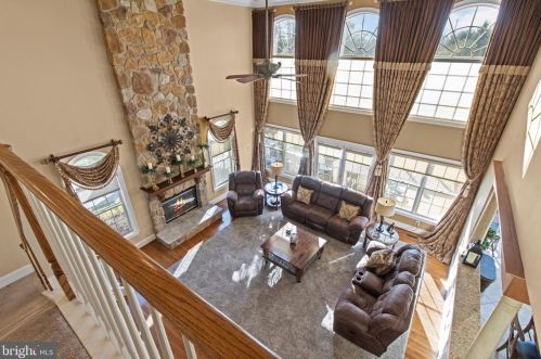 175 Edwards Dr, Southampton PA 18966-1174 exterior