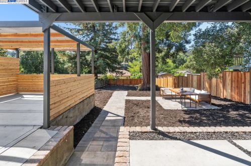 3305 Guido St, Oakland CA 94602-3507 exterior